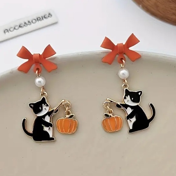 Fall Kitty Cat Earrings - Picture 5 of 5